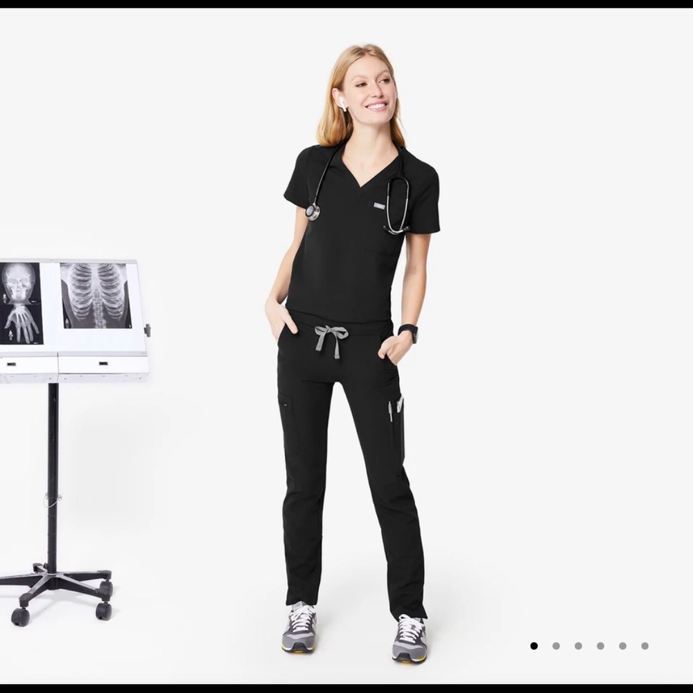 Black figs scrubs set xxs top/ xs petite bottoms